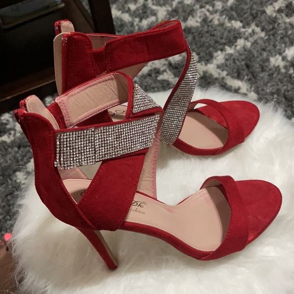 👠 Red Rhinestones Heels 👠 - Picture 2 of 3